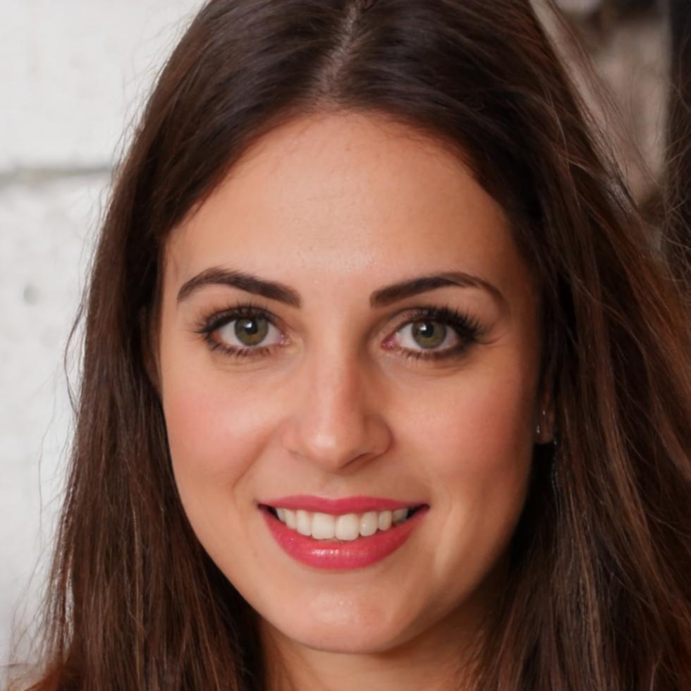 Esperanza Villalobos, Directora de Programas Educativos